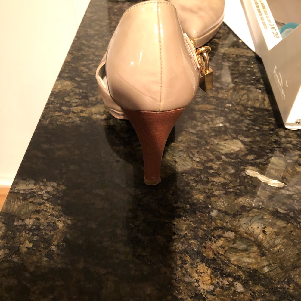 Heels - Picture 4 of 7